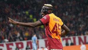 xingkong-记者：加拉塔萨雷本周三再与那不勒斯谈奥斯梅恩，有信心达成协议