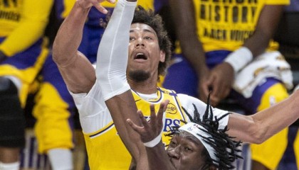 美记：由于马威交易筹码的暴露 多队接到湖人电话时都抬高要价